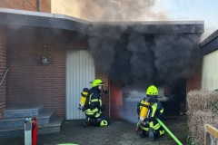 Brandbekämpfung unter Atemschutz.