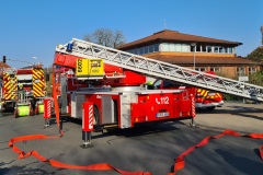 Einsatzfahrzeuge in der Hohen Leuchte.
