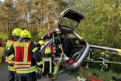 Zur Rettung der Person musste das Dach geöffnet werden.