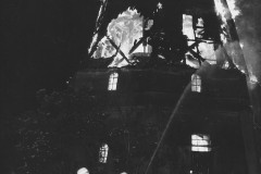 Löscharbeiten an der Mühle. (Foto: Bildarchiv Ortsfeuerwehr Verden)