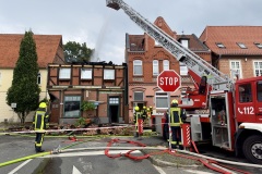 Blick auf die Löscharbeiten.