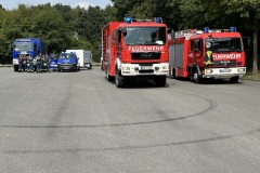 Bereitstellungsraum von Feuerwehr, THW und Rettungsdienst am Parkplatz Berliner Ring.