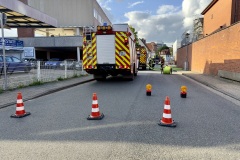 Einsatzkräfte der Feuerwehr in der Stifthofstraße.