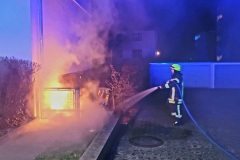 Weserstraße: Hier konnte ein Übergreifen der Flammen auf ein Wohngebäude verhindert werden.