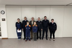 Die geehrten Mitglieder der Jugendfeuerwehr Scharnhorst mit dem Jugendfeuerwehrwart Christian Müller, Ortsbürgermeister Gerard-Otto Dyck, Stadtjugendfeuerwehrwart Florian Mesenbrink, Ortsbrandmeister Michael Müller und der stv. Jugendfeuerwehrwartin Karola Müller. 