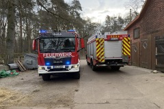 Fahrzeuge an der Einsatzstelle. 