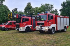 Einsatzfahrzeige im Bereitstellungsraum in Rotenburg.