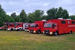 Einsatzfahrzeige im Bereitstellungsraum in Rotenburg.