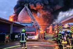 Die Drehleiter der Ortsfeuerwehr Verden im Einsatz.