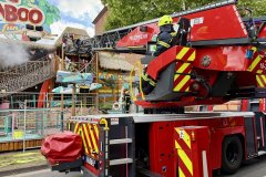 Einsatzübung auf der Domweih – ein Feuer in einem Fahrgeschäft wurde angenommen, vier vermisste Personen mussten gerettet werden. Einsatzübung auf der Domweih – ein Feuer in einem Fahrgeschäft wurde angenommen, vier vermisste Personen mussten gerettet werden.