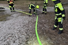 Eine längere Schlauchleitung musste verlegt werden.