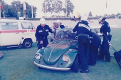 Bilder einer Feuerwehrpartnerschaft: Beim Bezirkswettkampf 1958 im Verdener Stadion begann die Feuerwehrfreundschaft als die Hamburger Kameraden bei den Vorführungen unterstützten.