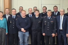 Die Geehrten, Beförderten und Gewählten Mitglieder der Ortsfeuerwehr Hönisch-Hutbergen mit Ehrengästen.