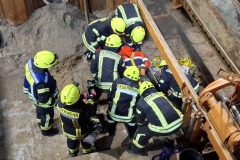 Rettungsmaßnahmen in der Baugrube.