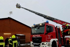 Die Drehleiter im Einsatz.