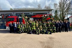 – Das Abschlussfoto mit Teilnehmern, Ausbildern, Prüfern und Gästen.