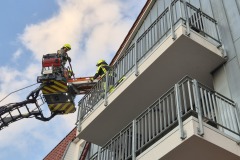 Auch mittels Drehleiter wurde eine Person gerettet.