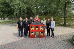 Das Gruppenfoto mit dem Vorstand des Fördervereins, Ortsbrandmeister Michael Müller und Kinderfeuerwehrwartin Natascha Krupp.