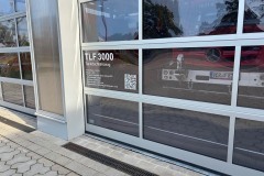 Infos auf einen Blick - Torbeklebungen am Feuerwehrhaus Walle.
