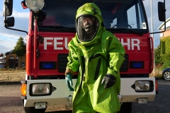 Der Chemikalienschutzanzug - Er schützt die Einsatzkräfte bei Gefahrguteinsätzen vor der Schadwirkung von atomare, biologischen und chemischen Stoffen.