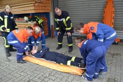 Im Ausbildungsdienst erlernen die Kinder und Jugendlichen spielerisch die Aufgaben und Tätigkeiten der Feuerwehr.