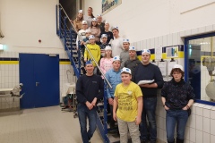 Die Jugendfeuerwehren Eitze und Hönisch-Hutbergen mit Bäcker Daniel Teubert (vorne links).