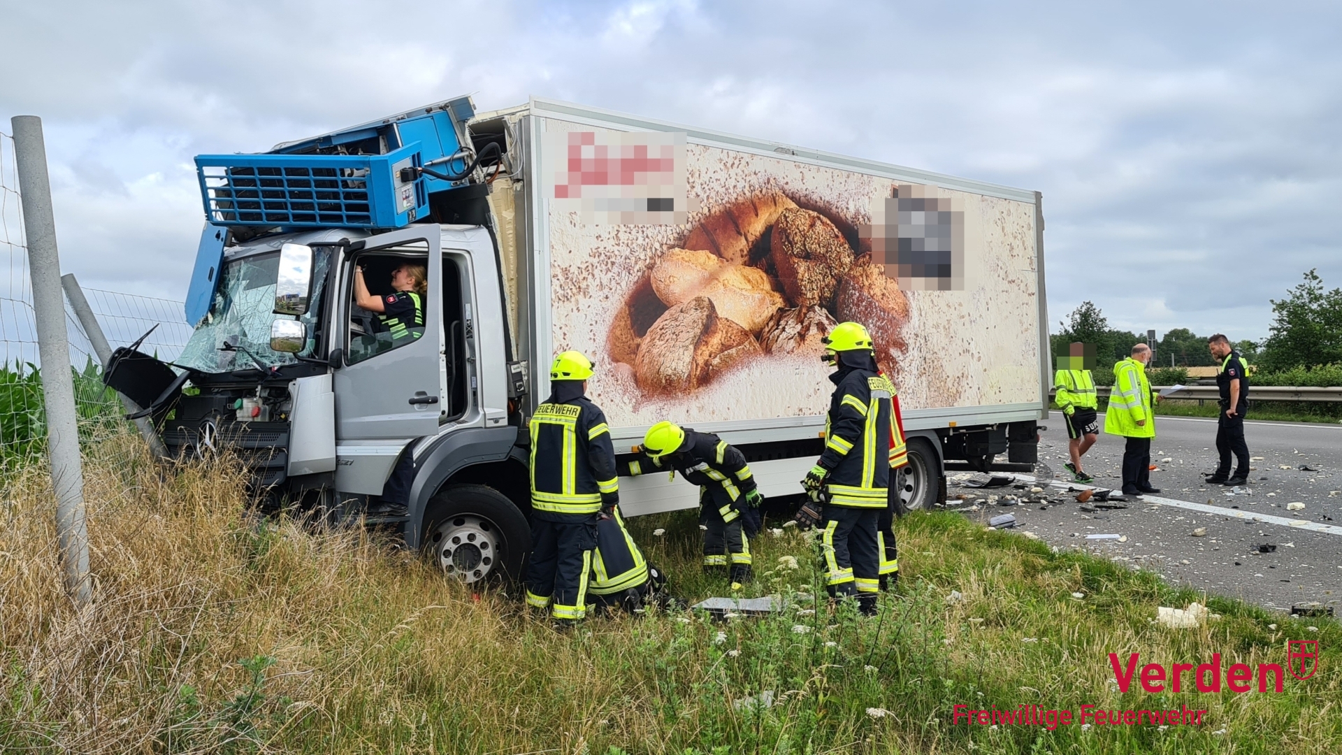Verkehrsunfall Mit LKW Freiwillige Feuerwehr Stadt Verden Aller 